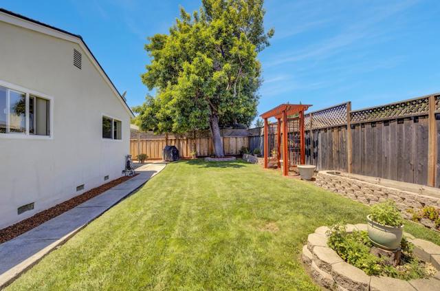 6175 Oneida Drive, San Jose CA: https://media.crmls.org/mediaz/d683bb02-65fb-43d7-8c0f-3543c09cb177.jpg