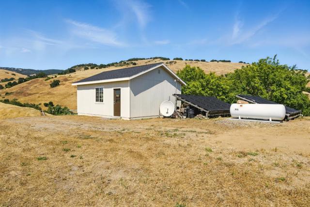 2525 Bridle Path Drive, Gilroy CA: https://media.crmls.org/mediaz/d68413cf-8928-4204-8cdf-a6ff48df0977.jpg