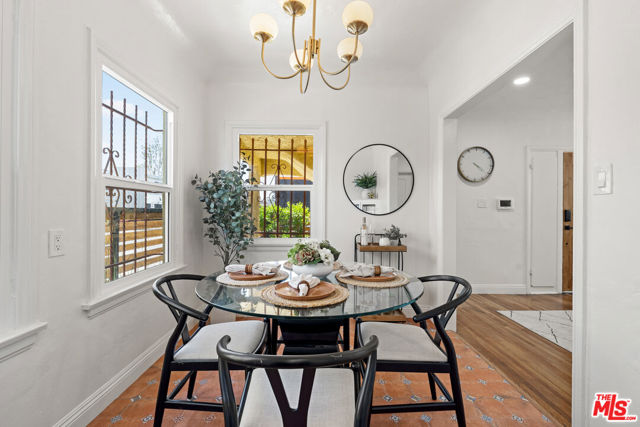 2939 Redondo Boulevard, Los Angeles CA: https://media.crmls.org/mediaz/d6848f91-a75f-4377-aad9-b6b8e669a55d.jpg