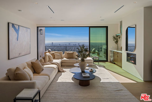 1525 Marlay Drive, Los Angeles CA: https://media.crmls.org/mediaz/d685016a-edf5-4421-aad4-0fe2f54f0f04.jpg