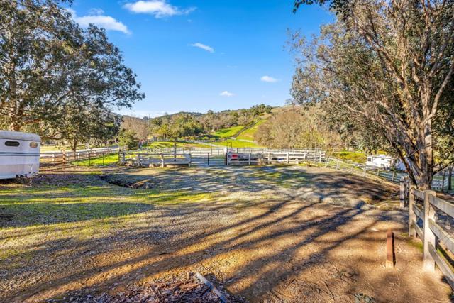 6915 Redwood Retreat Road, Gilroy CA: https://media.crmls.org/mediaz/d6850c5f-816c-4656-90ba-ff8da330a2e3.jpg