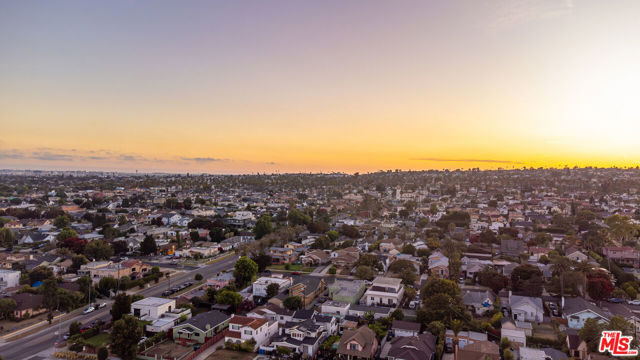 5325 S Victoria Avenue, Los Angeles CA: https://media.crmls.org/mediaz/d68538c5-5c29-416c-acbf-996860687dc2.jpg