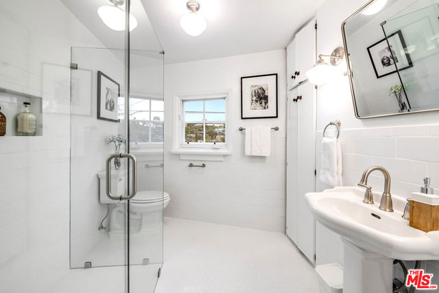 2620 Rutherford Drive, Los Angeles CA: https://media.crmls.org/mediaz/d685c1db-3f20-4188-b8df-ba9f791b3db7.jpg