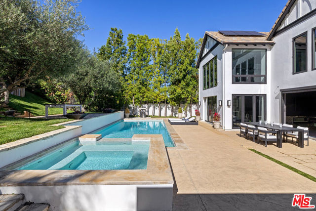 3801 Prado Del Trigo, Calabasas CA: https://media.crmls.org/mediaz/d685fedb-f78f-4e2a-bdd4-59d9984b35f7.jpg