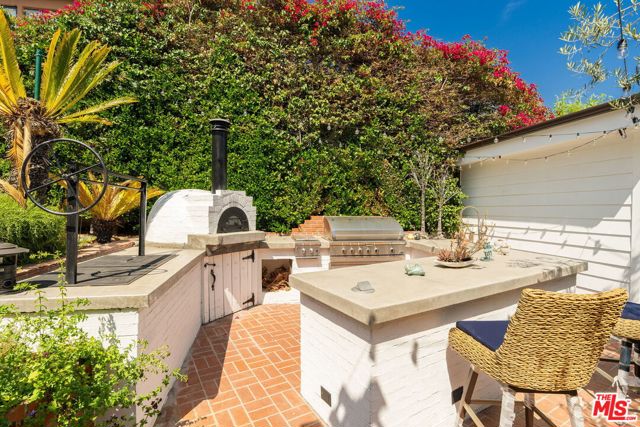 2324 N Vermont Avenue, Los Angeles CA: https://media.crmls.org/mediaz/d68641bb-897d-4572-ab4e-631087982fea.jpg