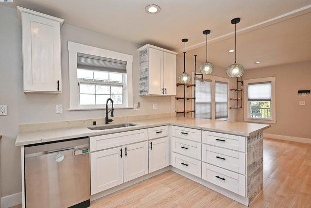 5706 Brookdale Ave, Oakland CA: https://media.crmls.org/mediaz/d686675d-8345-4c1b-a240-998d8b7b4820.jpg