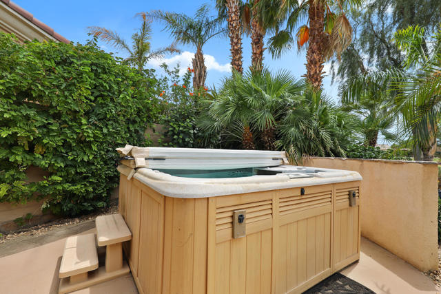 81083 Avenida Tres Lagunas, Indio CA: https://media.crmls.org/mediaz/d686dae0-3386-4f9e-8ab2-4fa00488e06a.jpg