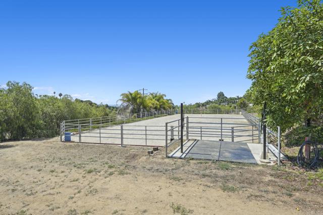 31619 21 Via Puerta Del Sol, Bonsall CA: https://media.crmls.org/mediaz/d686f9e5-5dca-40af-bd2a-0199c9168fa2.jpg