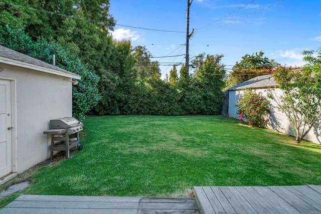 1715 Cedar St, Santa Monica CA: https://media.crmls.org/mediaz/d687649d-03f7-4026-8d08-18bf1b78ca28.jpg