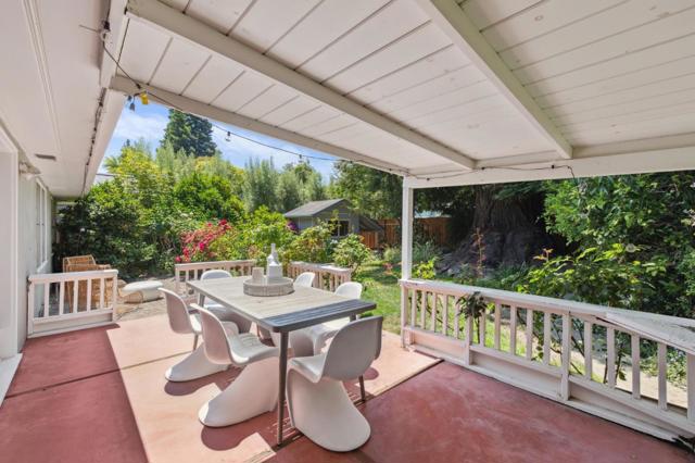 227 Santa Margarita Avenue, Menlo Park CA: https://media.crmls.org/mediaz/d6884dcc-f1a6-4e30-8e4f-ba5de9e625e6.jpg