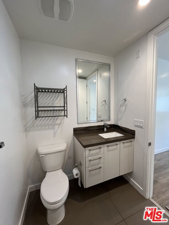 14822 Magnolia Boulevard, Sherman Oaks CA: https://media.crmls.org/mediaz/d6886dd6-6b33-4610-a3e4-d9247d2814a6.jpg