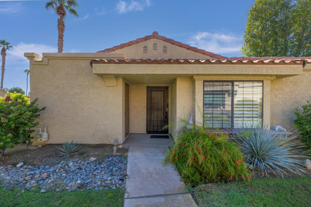 34041 Calle Mora, Cathedral City CA: https://media.crmls.org/mediaz/d688bb75-ad26-4f7c-b46e-1b5a37fed460.jpg