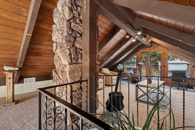 1722 Tierra Libertia Rd, Escondido CA: https://media.crmls.org/mediaz/d688d8bd-b80f-49c1-94c1-070126534050.jpg