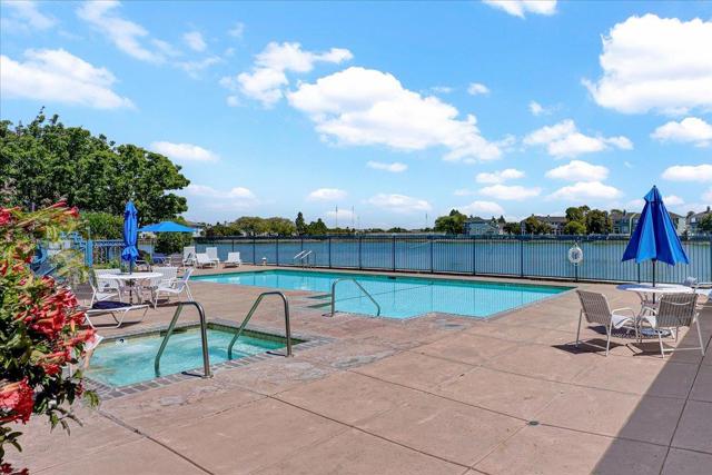 401 Baltic Circle,  CA: https://media.crmls.org/mediaz/d6899add-b853-4475-b562-403f6b8d22be.jpg