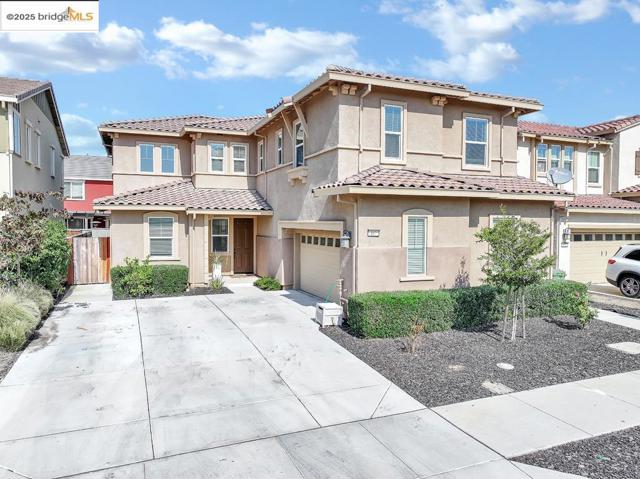 497 Tintori Ct, Brentwood CA: https://media.crmls.org/mediaz/d689b07f-0b49-4e23-8ade-cc8f573c77e2.jpg