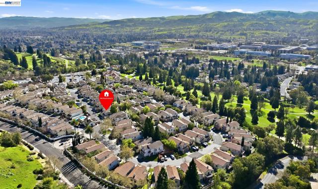 906 Vista Pointe Dr, San Ramon CA: https://media.crmls.org/mediaz/d689d977-22e6-4a74-aab5-a9e0c0436d79.jpg