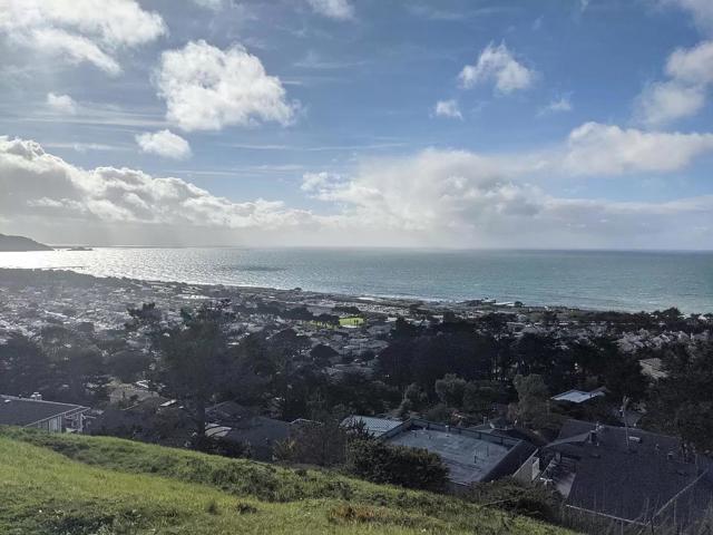 262 Beachview Avenue, Pacifica CA: https://media.crmls.org/mediaz/d68a618e-5238-4964-8766-9100ee6a21de.jpg