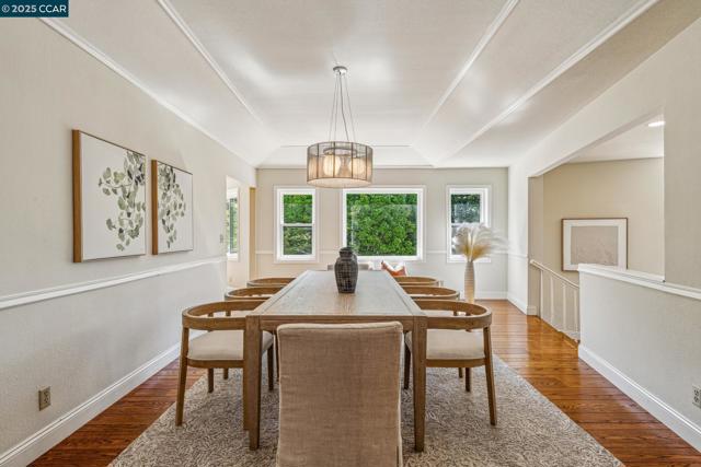 22 Ranger Ct, Alamo CA: https://media.crmls.org/mediaz/d68af387-bef1-4030-ae13-190fdd7692ab.jpg