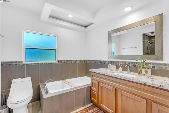 6400 Mokelumne Ave, Oakland CA: https://media.crmls.org/mediaz/d68b602c-d63a-4719-82dd-eb8bed1238d8.jpg