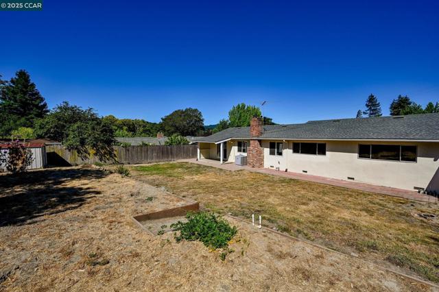 5 Dickenson Dr, Moraga CA: https://media.crmls.org/mediaz/d68b6923-bd5e-4aff-b1ac-8f5b2562ac5b.jpg