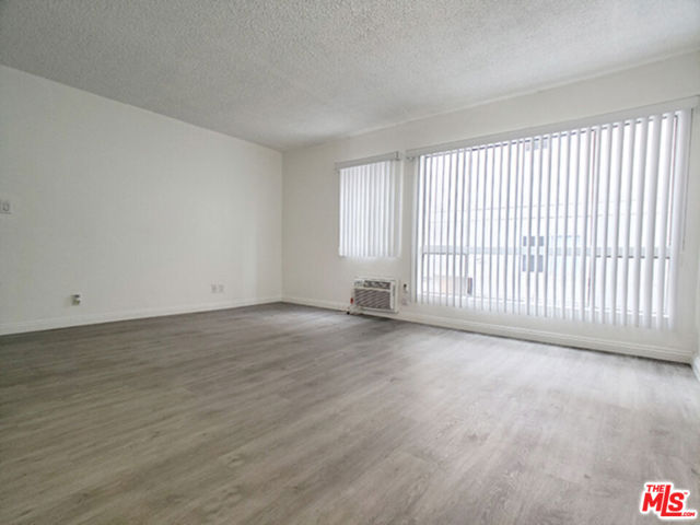 5656 La Mirada Avenue, Los Angeles CA: https://media.crmls.org/mediaz/d68ba114-9917-4fcf-91a8-4b3cd6760dcb.jpg