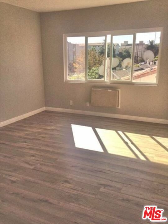 233 N PARK VIEW Street, Los Angeles CA: https://media.crmls.org/mediaz/d68c102d-14d9-46a9-a1fd-5886b685200f.jpg