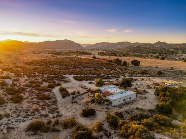 40760 Old Highway 80, Boulevard CA: https://media.crmls.org/mediaz/d68c5f71-78eb-40b6-97e6-f81d8b9207a6.jpg