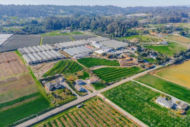 371 Calabasas Road, Watsonville CA: https://media.crmls.org/mediaz/d68ca415-0672-4afc-9441-2dd10fce2f02.jpg