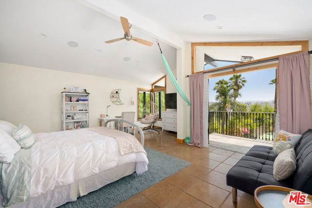 16820 Oak View Drive, Encino CA: https://media.crmls.org/mediaz/d68cad2d-96a7-4fa4-899e-d2ceb8090d7e.jpg