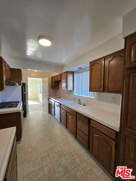 1703 Amherst Avenue, Los Angeles CA: https://media.crmls.org/mediaz/d68cbc30-76d5-414e-8afd-b6f447424dbf.jpg