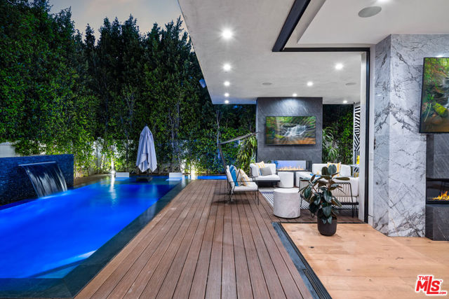 849 N Spaulding Avenue, Los Angeles CA: https://media.crmls.org/mediaz/d68d7c44-aa52-45de-b5f0-e900075d74f0.jpg