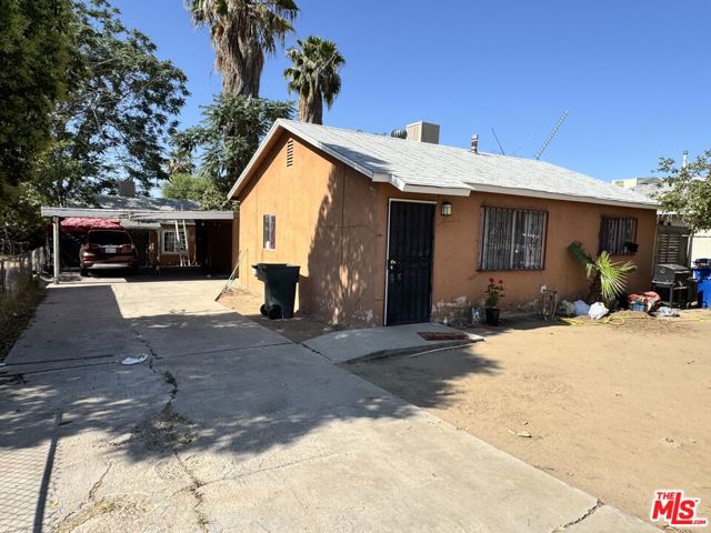 2927 Lake Street, Bakersfield CA: https://media.crmls.org/mediaz/d68d9710-6766-4d9c-b13c-21a164d7bb0b.jpg