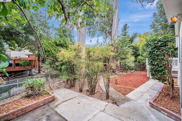 18760 Sandy Rd, Castro Valley CA: https://media.crmls.org/mediaz/d68df8aa-a33d-4487-a055-80731531d2a5.jpg