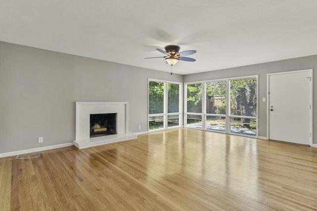 1638 Tyler Park Way, Mountain View CA: https://media.crmls.org/mediaz/d68e1804-b779-4258-bb32-6c7bf72c82df.jpg