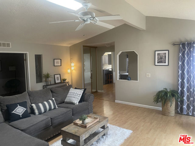 5001 W Florida Avenue, Hemet CA: https://media.crmls.org/mediaz/d68e6785-bd05-421a-93e2-51b5614e8cdf.jpg