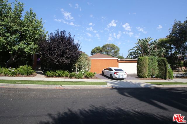 1807 Cochran Place, Los Angeles CA: https://media.crmls.org/mediaz/d68e7cfa-434f-49d4-b546-5ea53afa8e70.jpg