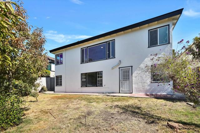 1551 Merced St, Richmond CA: https://media.crmls.org/mediaz/d68f00c9-11e3-4b7f-882c-1de663225ccd.jpg
