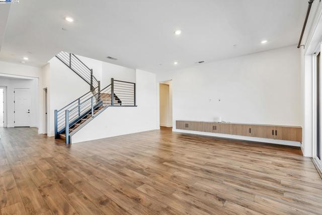 665 River Bend Dr, Lathrop CA: https://media.crmls.org/mediaz/d68f069b-176e-4f89-9f46-ca98b55594a1.jpg