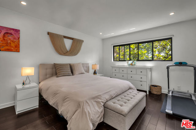 7300 Franklin Avenue, Los Angeles CA: https://media.crmls.org/mediaz/d68f91d7-74c0-4859-bb13-01fda14d9fba.jpg