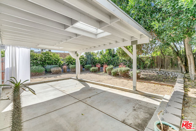 14139 Gault Street, Van Nuys CA: https://media.crmls.org/mediaz/d68fe9b0-9b3d-4149-b70f-d8c6687b8138.jpg
