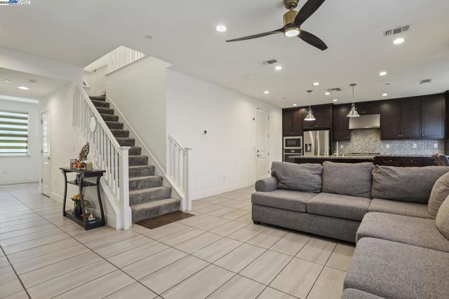 1205 S Ross Ct, Mountain House CA: https://media.crmls.org/mediaz/d690c6b5-2394-4270-a02a-6a6e510634f0.jpg