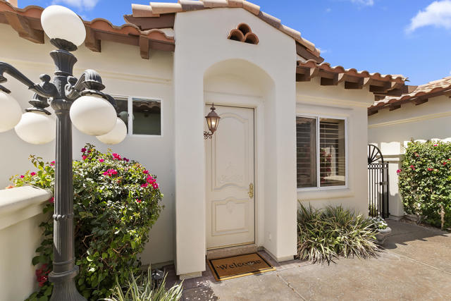 48644 Vista Palomino, La Quinta CA: https://media.crmls.org/mediaz/d69160d8-cc91-4078-9cc9-4cb40b266431.jpg
