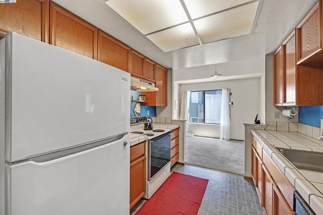 3754 N Stoneglen, Richmond CA: https://media.crmls.org/mediaz/d6916d4c-afaa-442b-8bbf-15be11f66a33.jpg