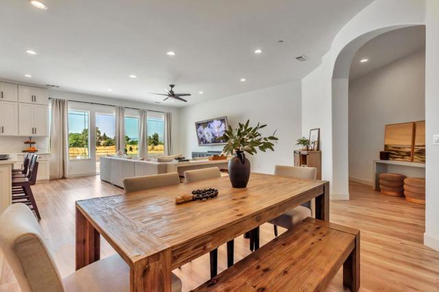 10055 Foothill Avenue, Gilroy CA: https://media.crmls.org/mediaz/d692f94b-ec3f-447a-a23a-97f85197f09f.jpg