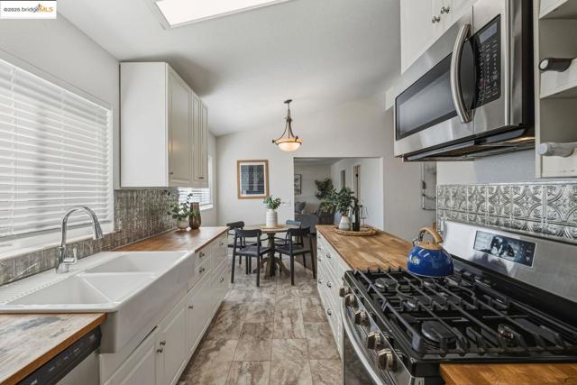 1311 Madison PL, Woodland CA: https://media.crmls.org/mediaz/d69348dc-5a01-45d2-a238-53079fd4ff87.jpg