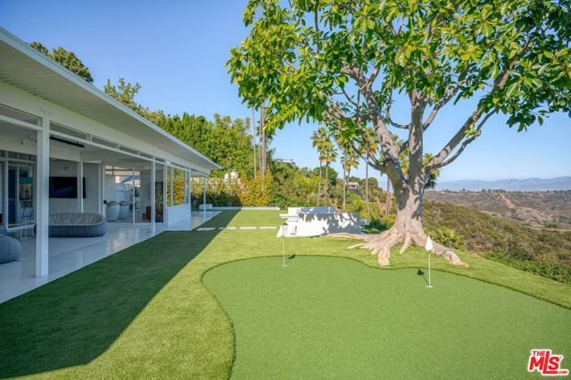 2262 Stradella Road, Los Angeles CA: https://media.crmls.org/mediaz/d69398e0-a9e1-4c73-ad99-d4759342fd0a.jpg