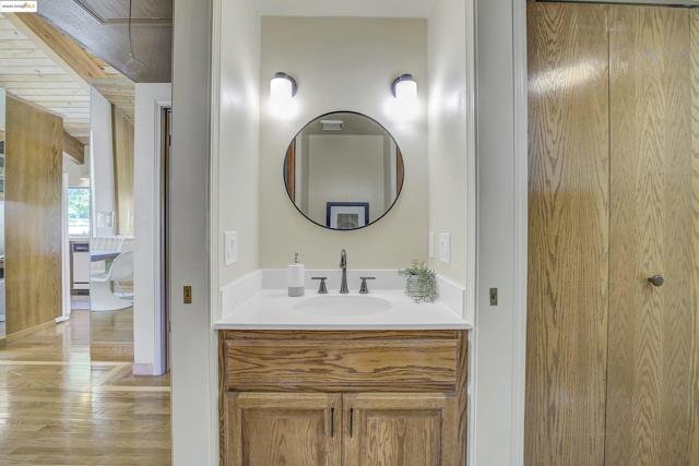33 Binnacle Hl, Oakland CA: https://media.crmls.org/mediaz/d693a85a-a294-4f6c-9469-c026aa1867bf.jpg