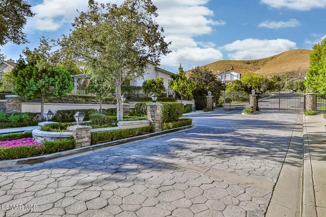 3030 Hollycrest Avenue, Thousand Oaks CA: https://media.crmls.org/mediaz/d693d6d9-e64f-455b-a151-0ac31262fad2.jpg