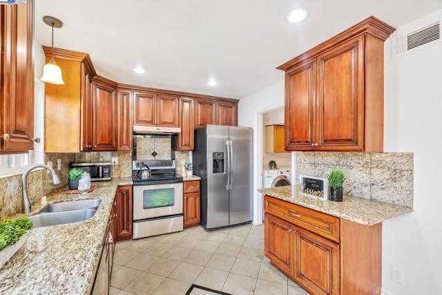 4312 Solano Way, Union City CA: https://media.crmls.org/mediaz/d693da61-f327-4a11-86e0-84829fda24c6.jpg