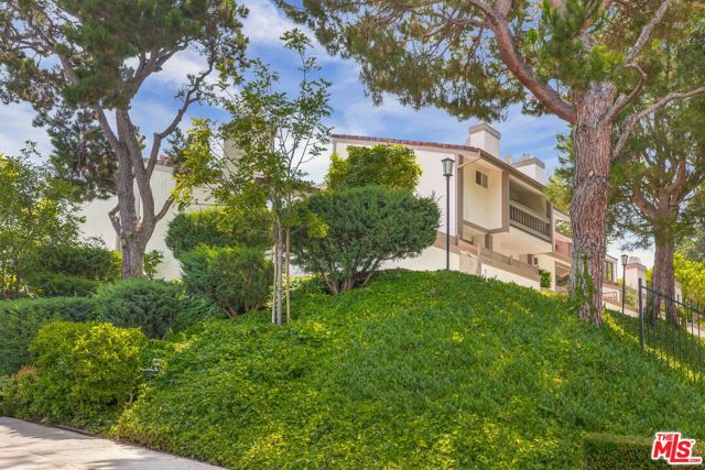 Drew Fenton | 17140 Palisades Circle Pacific Palisades CA | MLS: 7347476